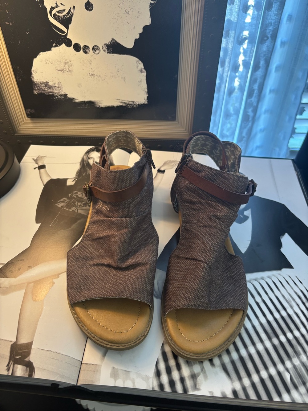 Women’s Open-Toe Sandals in Brown - Comfortable Casual Shoe